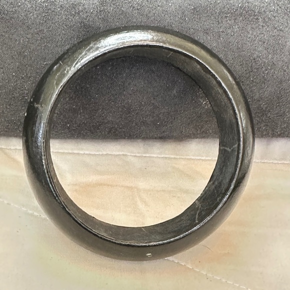 Wide, Black Wooden Bangle Bracelet. Vintage, 1960’s-1990’s - Picture 7 of 13